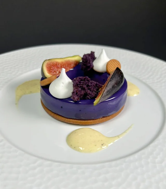La figue, le fruit des dieux
Fondante et sucrée, elle s’unit à la douceur de la vanille pour un dessert divinement gourmand.

@les_traiteurs_de_france 
#traiteursdefrance #renaudtraiteur #traiteurevenementiel #figues #traiteursarthe
