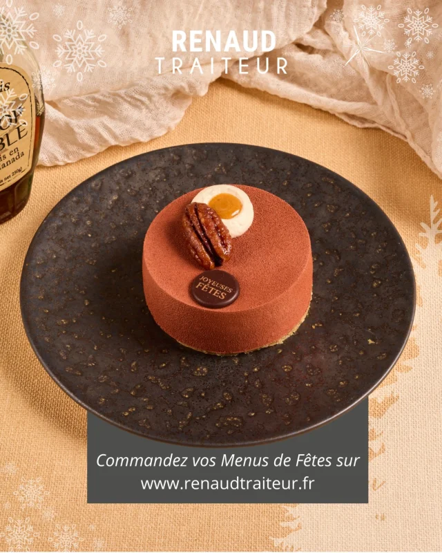 ✨ Praliné Pécan
Notre best-seller des desserts de fêtes.
Biscuit noix de pécan, praliné pécan, ganache chocolat dulcey.

🔎 Le chocolat Dulcey est un chocolat blond au goût unique : une saveur douce et caramélisée, avec des notes de biscuit et une pointe de sel. Obtenu en chauffant lentement du chocolat blanc, il révèle une couleur dorée et une gourmandise incomparable.

Commandez sur www.renaudtraiteur.fr (lien en bio)

Disponible en format individuel, ou en bûche 6-8 personnes.

@les_traiteurs_de_france 
#renaudtraiteur #menusdefêtes #menudenoel #menureveillon #traiteursarthe #noël #nouvelan #praliné #pécan #chocolatdulcey